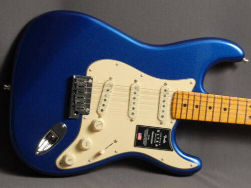 Fender American Ultra Stratocaster�, Maple Fingerboard, Cobra Blue