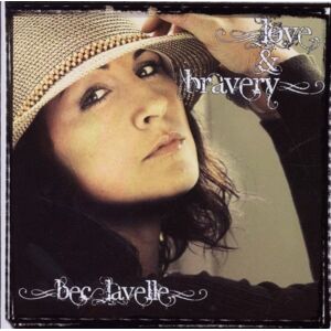 Lavelle, Rebecca Anne - Gebraucht Love & Bravery - Preis Vom 29.04.2024 04:59:55 H